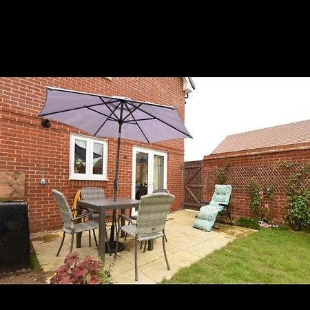 Beautiful En-Suite Room With Stairs Wokingham Exterior foto