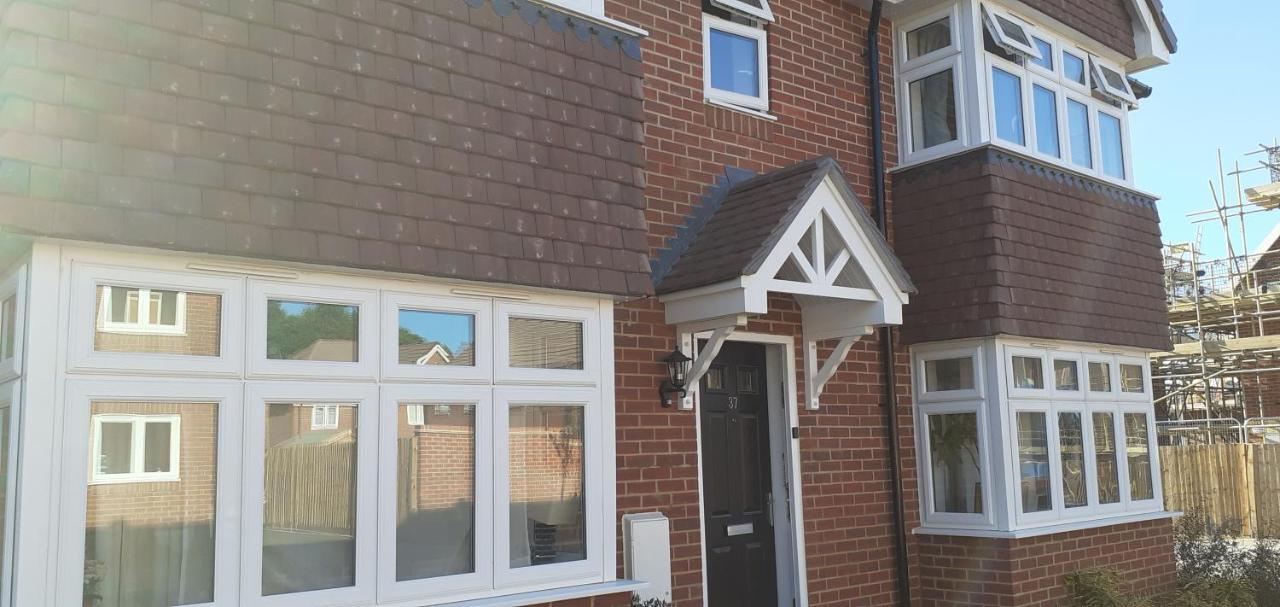 Beautiful En-Suite Room With Stairs Wokingham Exterior foto